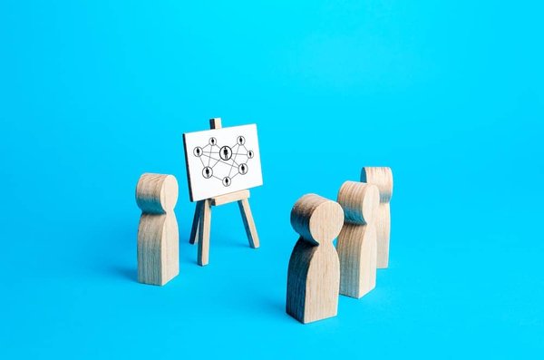 How Can Small UK Fashion Brands Adopt a Direct-to-Consumer Business Model?