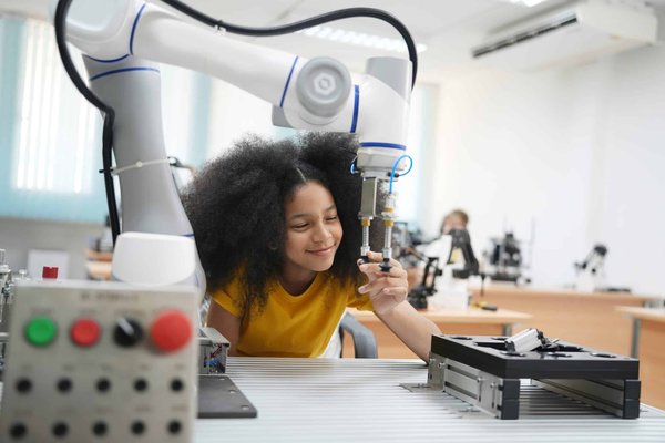 What's the Impact of Fashion Technology on UK's High Street Retail?